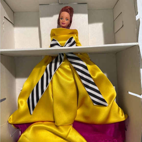 NEW Vintage Bill Blass Barbie Doll in Gold/Pink Gown Limited Edition 1996 #17040 - Picture 12 of 12